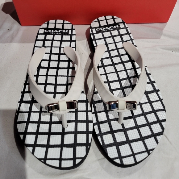 Coach Black & White Flip Flops. Size 5 - Picture 2 of 6